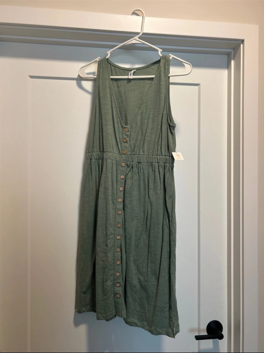 Wishlist Sleeveless Button-Front Midi Dress in Sage